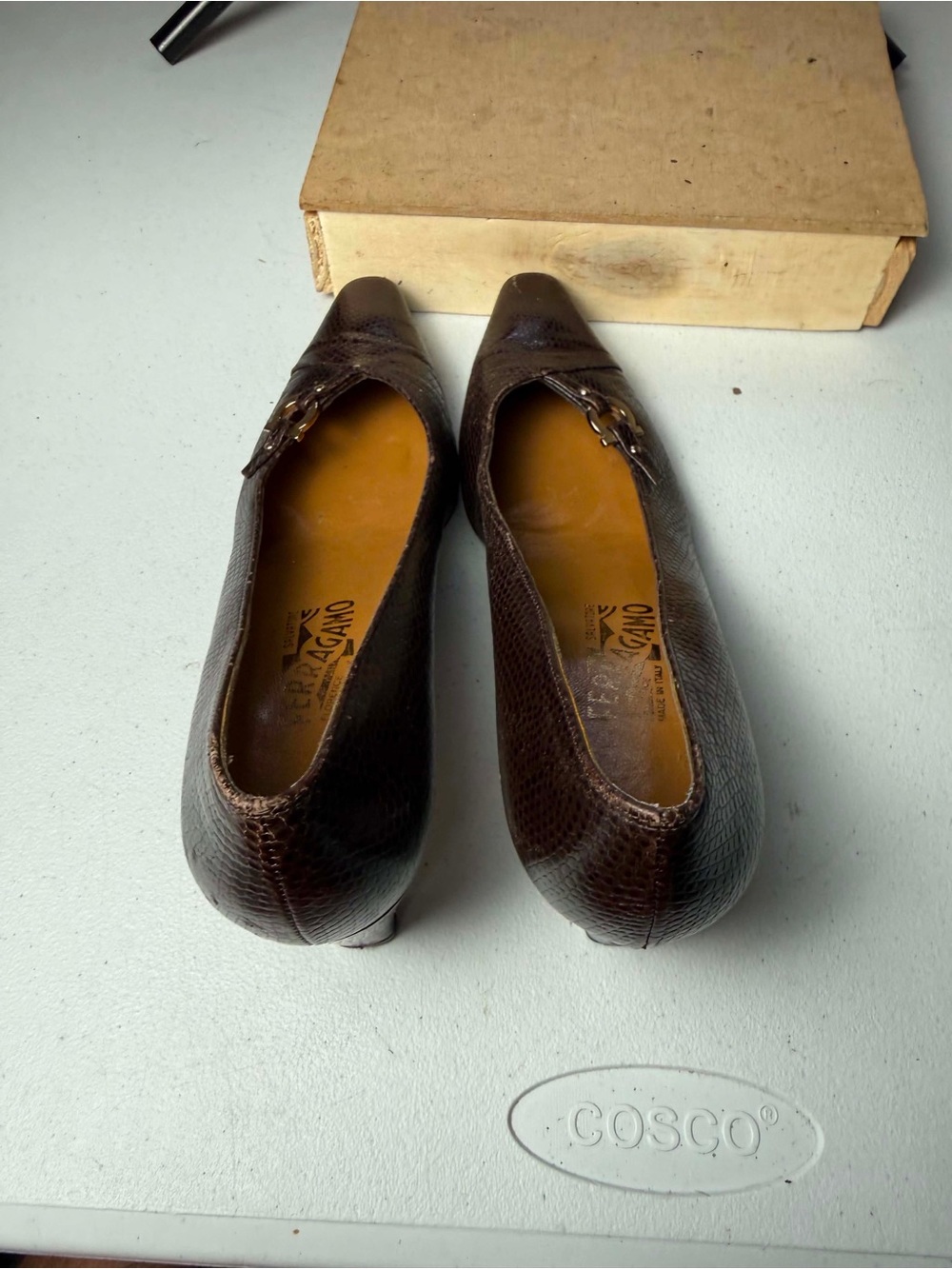 Ferragamo Ladies Leather Pump Reptile Skin Horseshoe Sz 8.5 Brown Heels - Picture 6 of 13